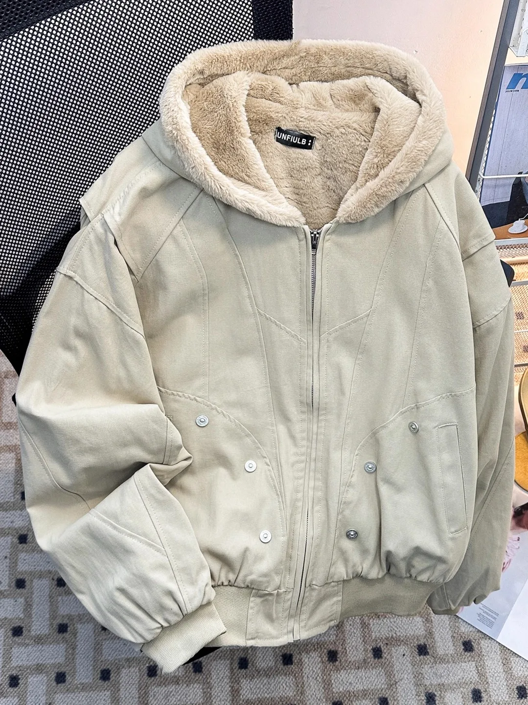 Американский Sle Thiened Fce на подкладке, хлопковое пальто ex, зимнее свободное теплое хлопковое пальто, модное брендовое пальто с хлопковой подкладкой для пар
Американский Sle Thiened Fce на подкладке, хлопковое пальто ex, зимнее свободное теплое хлопковое пальто, модное брендовое пальто с хлопковой подкладкой для пар