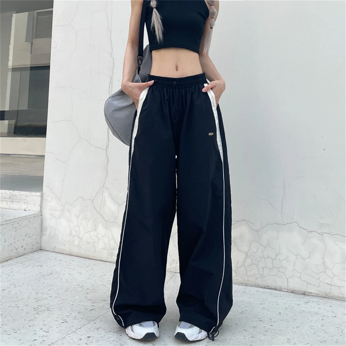 Harajuku Vintage Y2K Cargo Pants Women Fashion New In Straight Sweatpants Elastic Waist Hip Hop Trousers Casual Baggy Joggers
Harajuku Vintage Y2K Cargo Pants Women Fashion New In Straight Sweatpants Elastic Waist Hip Hop Trousers Casual Baggy Joggers