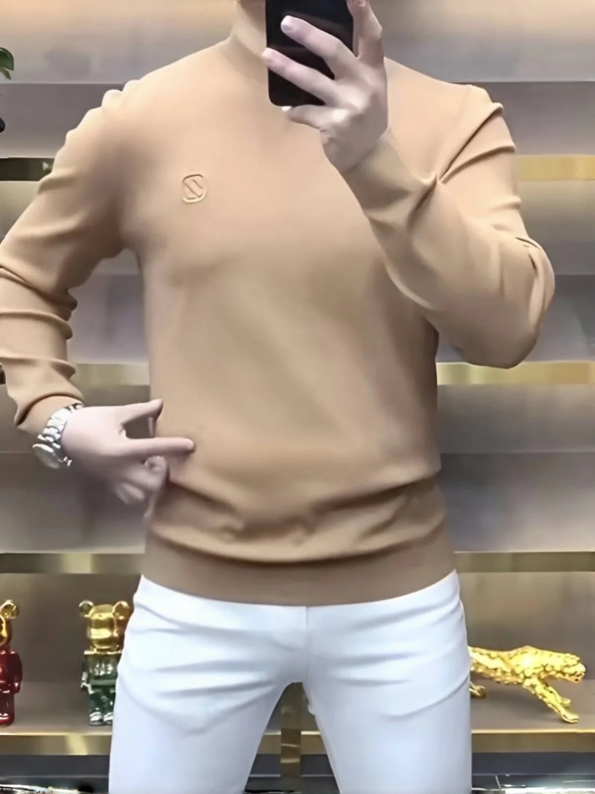 Модный вязаный мужской свитер с длинным рукавом, облегающий, с высоким воротником, теплый, повседневный, однотонный, осенняя новинка
Модный вязаный мужской свитер с длинным рукавом, облегающий, с высоким воротником, теплый, повседневный, однотонный, осенняя новинка