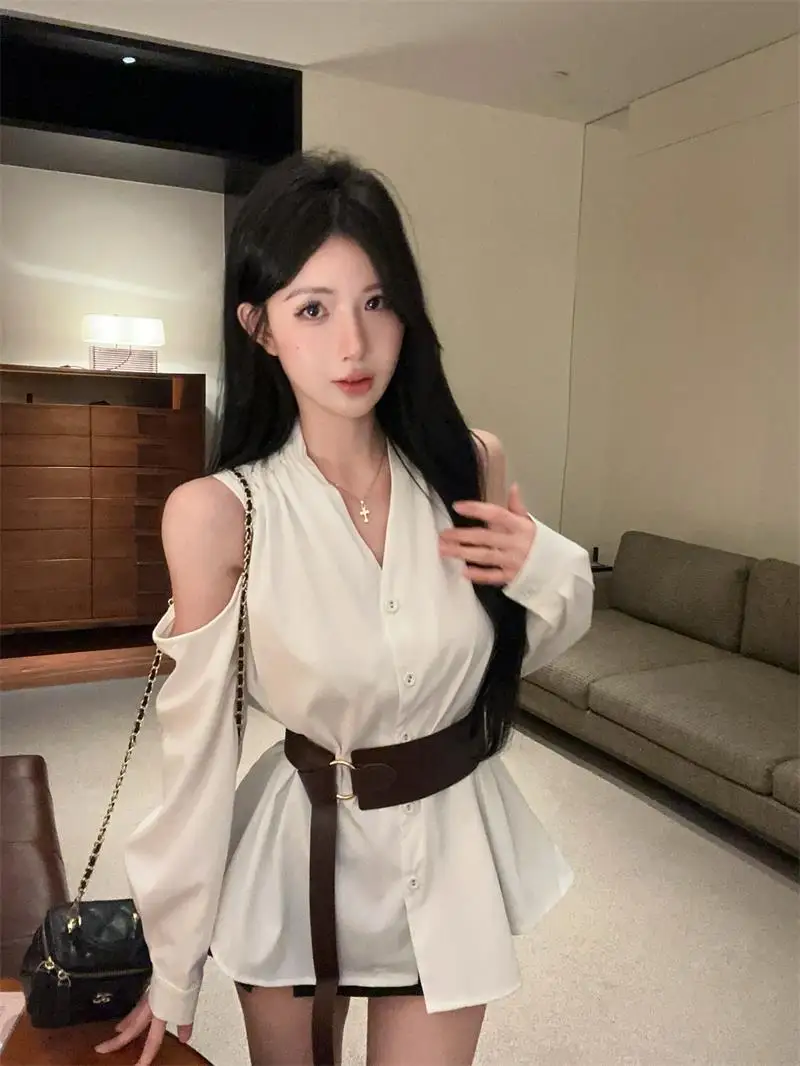 Shoulder Bared V-Neck Women's Shirt Design Sensation Small Audience Autumn Pure Desire Waist Inward Top Beautiful Shirt
Shoulder Bared V-Neck Women's Shirt Design Sensation Small Audience Autumn Pure Desire Waist Inward Top Beautiful Shirt
