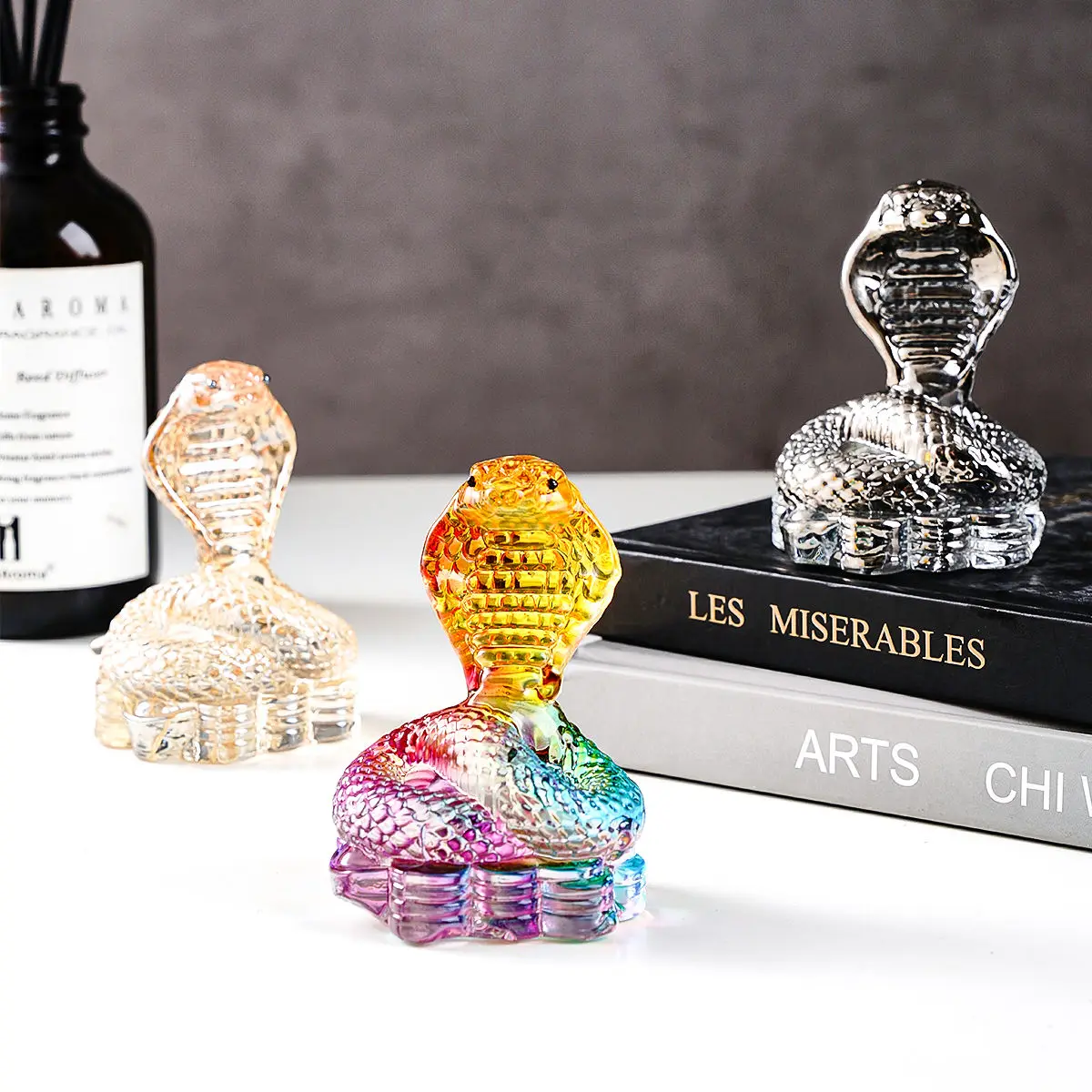 Современные простые креативные стеклянные хрустальные украшения Cobra для рабочего стола, красочные украшения из прозрачного материала, подарок
Современные простые креативные стеклянные хрустальные украшения Cobra для рабочего стола, красочные украшения из прозрачного материала, подарок
