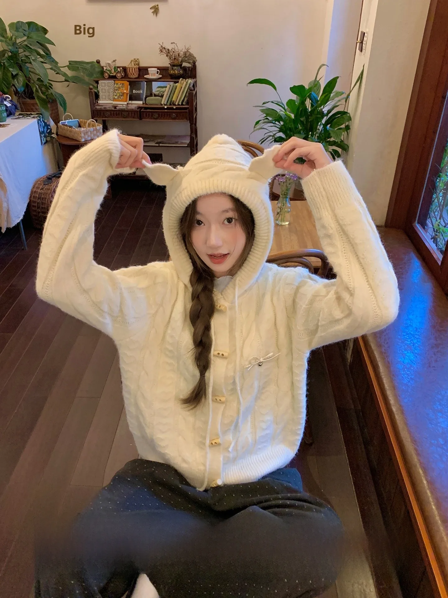 Sweet Ear Hooded Knitted Sweater Coat Women's Casual Loose Fit Button up Nicer Sle Spring Autumn Winter Top
Sweet Ear Hooded Knitted Sweater Coat Women's Casual Loose Fit Button up Nicer Sle Spring Autumn Winter Top