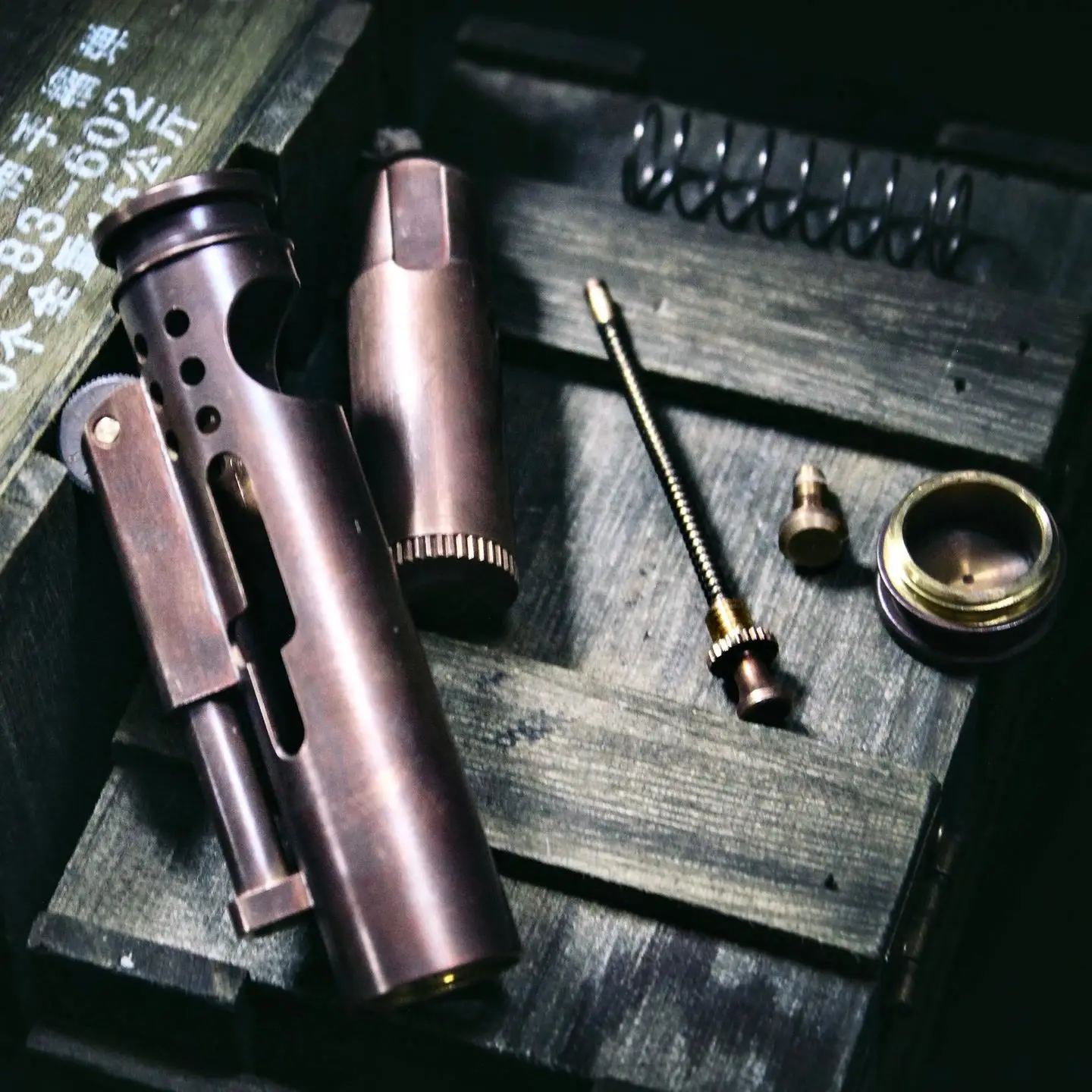 Trench Brass AK Kerosene Lighter Horizontal Ignition Stylish Vintage lighter Men's Gift Distinctive Mechanical Aesthetic
Trench Brass AK Kerosene Lighter Horizontal Ignition Stylish Vintage lighter Men's Gift Distinctive Mechanical Aesthetic