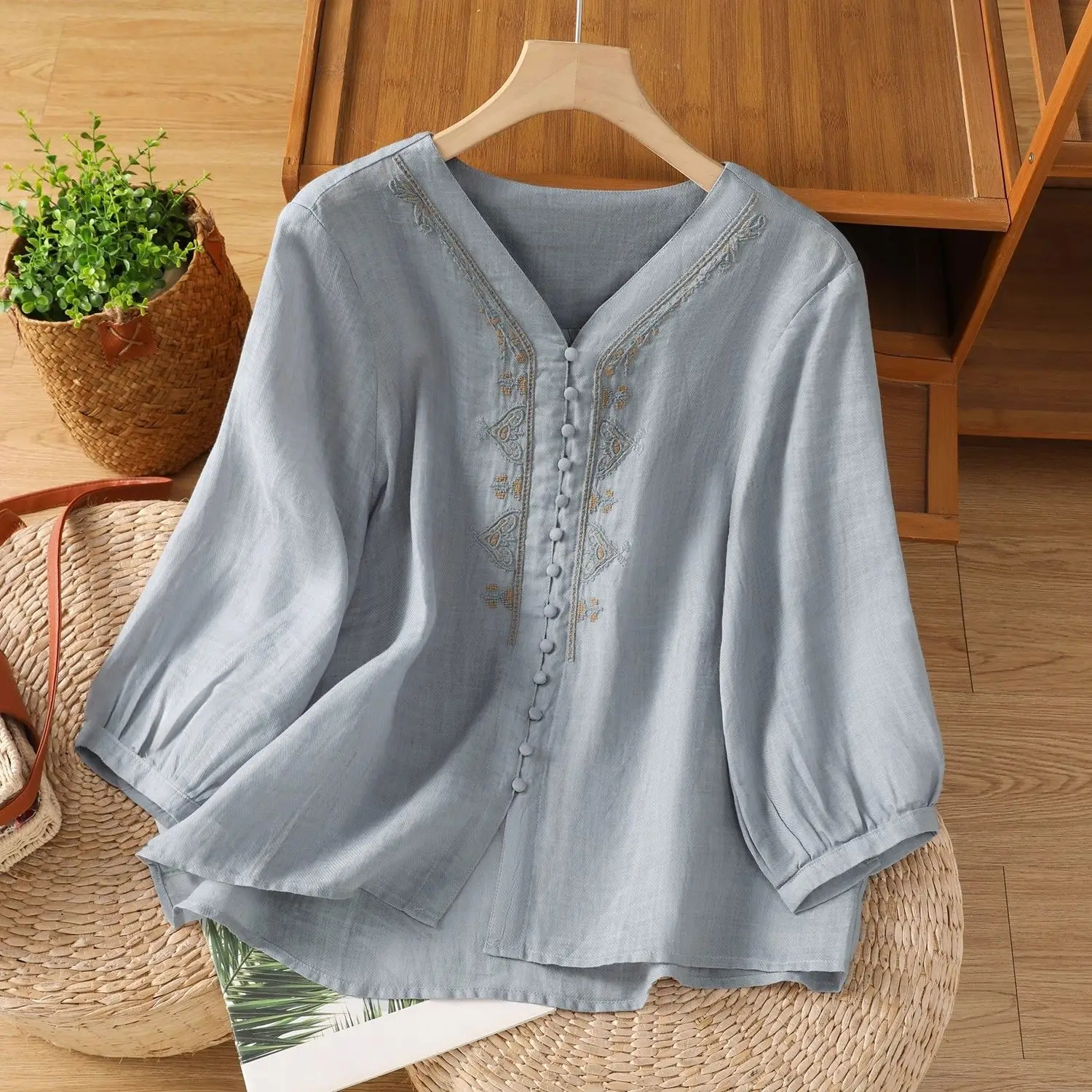 Cotton and Linen 2025 Five-point Shirt Solid Color Summer Loose New Leisure Retro Embroidered Top
Cotton and Linen 2025 Five-point Shirt Solid Color Summer Loose New Leisure Retro Embroidered Top