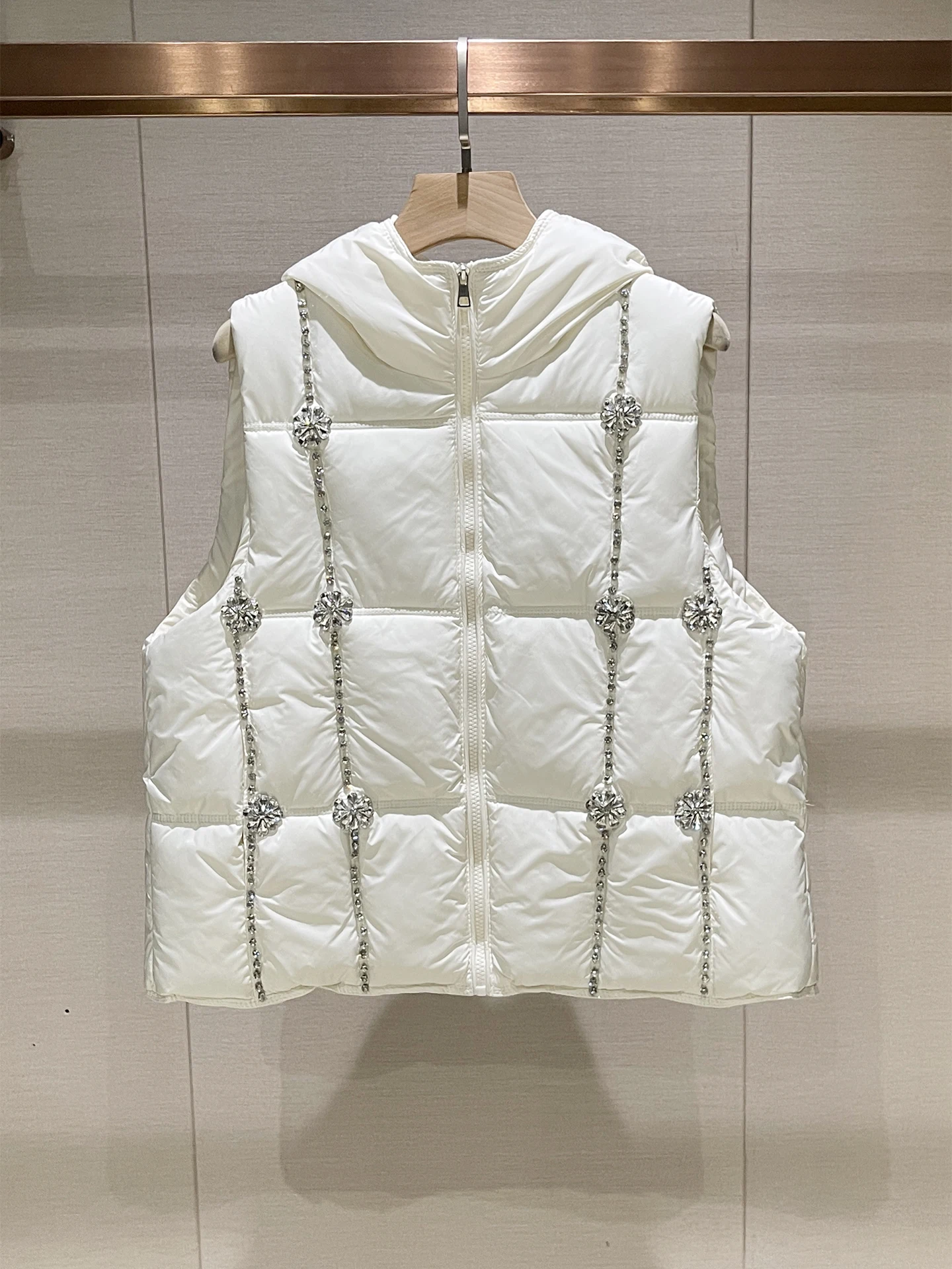 Антивозрастная хлопковая куртка с бриллиантовой отделкой, повседневный утепленный жилет с капюшоном для женщин, зима 2025
Антивозрастная хлопковая куртка с бриллиантовой отделкой, повседневный утепленный жилет с капюшоном для женщин, зима 2025