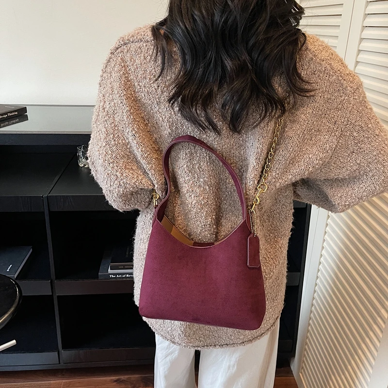 Женская роскошная кожаная модная классическая сумка через плечо Элегантная дизайнерская сумка через плечо для повседневного городского шика
Женская роскошная кожаная модная классическая сумка через плечо Элегантная дизайнерская сумка через плечо для повседневного городского шика