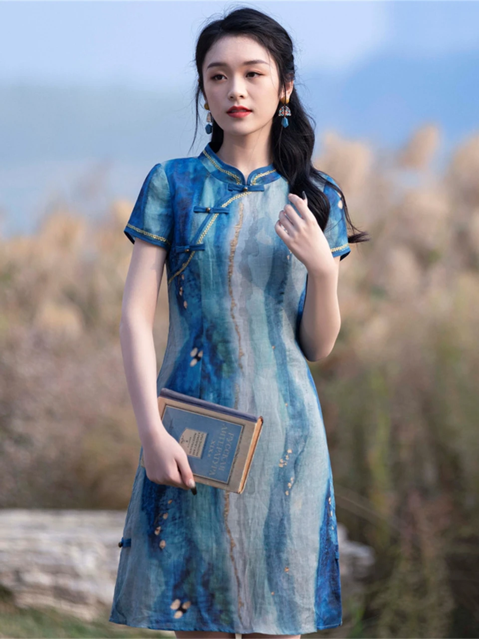 New Chinese Style Short Dress for Women Summer 2026 Breathable Silk Material Firework Ironing Design
New Chinese Style Short Dress for Women Summer 2026 Breathable Silk Material Firework Ironing Design