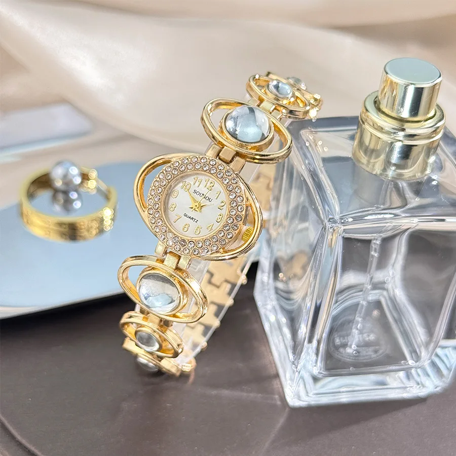 Новые модные цифровые часы с бриллиантами, роскошные женские кварцевые наручные часы, простой браслет, украшение, аксессуары для повседневной носки
Новые модные цифровые часы с бриллиантами, роскошные женские кварцевые наручные часы, простой браслет, украшение, аксессуары для повседневной носки