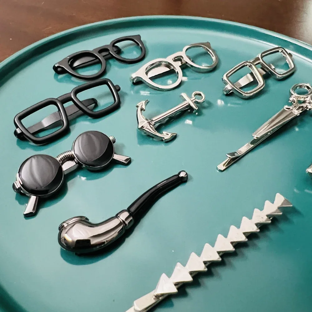 Korean Metal Eyeglass Frame Pipe Pocket Minimalist Style Tie Clip Fashion Trendy Bright Silver Color Accessories Jewelry for Men
Korean Metal Eyeglass Frame Pipe Pocket Minimalist Style Tie Clip Fashion Trendy Bright Silver Color Accessories Jewelry for Men