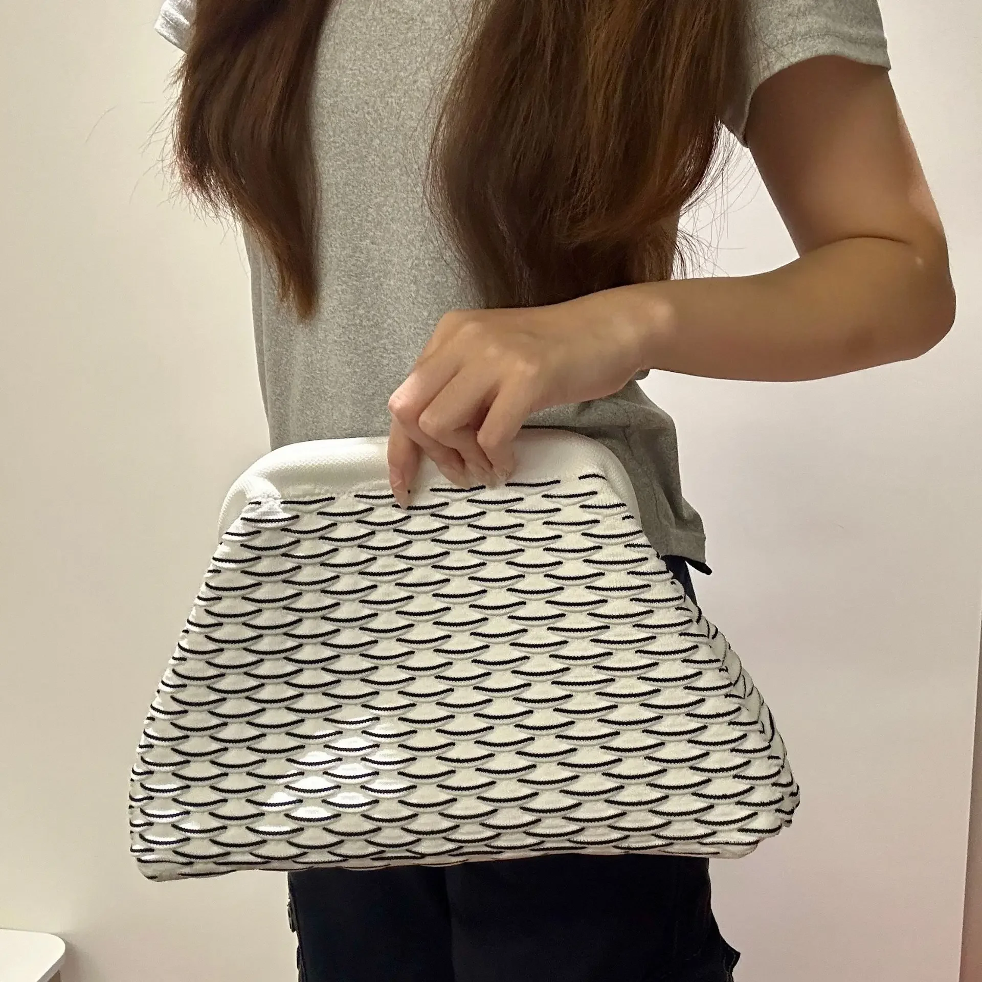 2024 Fashion Women Clash Clutch Korean Fashion Evening Bags Large Capacity Female Cosmetic Bags Luxury Designer Dinner Bag
2024 Fashion Women Clash Clutch Korean Fashion Evening Bags Large Capacity Female Cosmetic Bags Luxury Designer Dinner Bag
