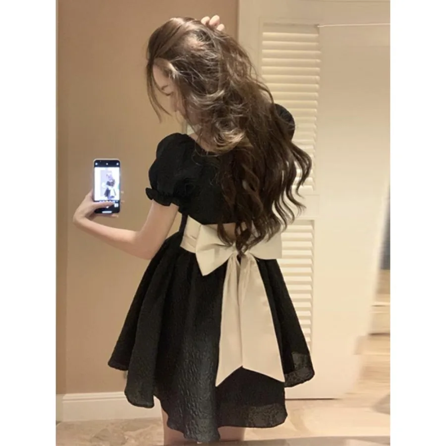 【New style】Bubble sleeve dress women's summer square collar small black skirt design small man's back bow and fluffy skirt
【New style】Bubble sleeve dress women's summer square collar small black skirt design small man's back bow and fluffy skirt