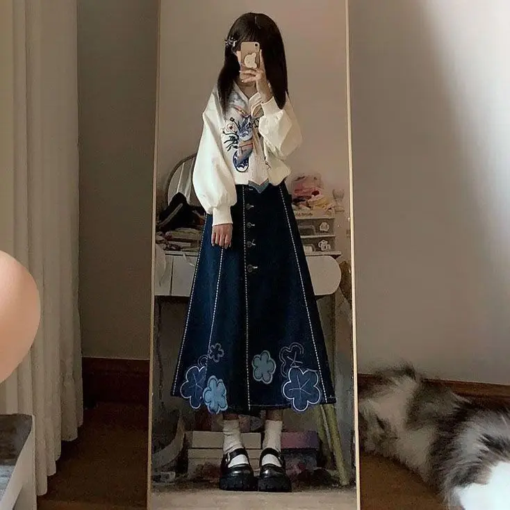 Japan Retro Floral Patch Topstitched Denim Skirt For Women With Silk Scarf Strappy Two-Piece Suit
Japan Retro Floral Patch Topstitched Denim Skirt For Women With Silk Scarf Strappy Two-Piece Suit