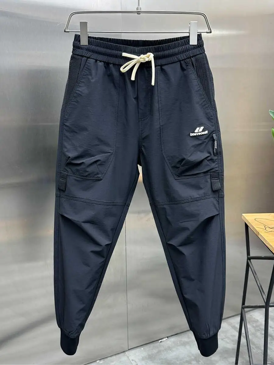 Весенне-осенние легкие быстросохнущие дышащие мужские молодежные брюки свободного кроя, зауженные, повседневные, модные, с манжетами
Весенне-осенние легкие быстросохнущие дышащие мужские молодежные брюки свободного кроя, зауженные, повседневные, модные, с манжетами