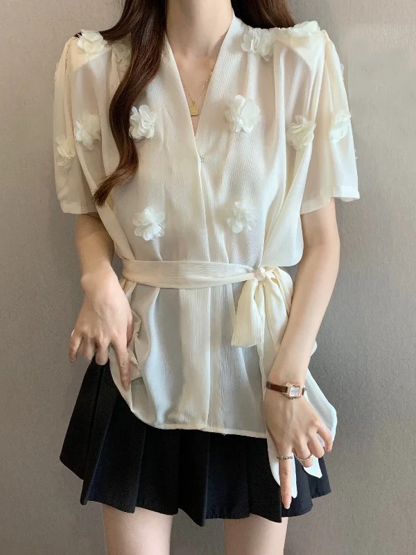 Stylish V-Neck Short Sleeve Shirt Women's Beautiful Floral Print Casual Commute Korean Style plus Size Slim Fit Top
Stylish V-Neck Short Sleeve Shirt Women's Beautiful Floral Print Casual Commute Korean Style plus Size Slim Fit Top