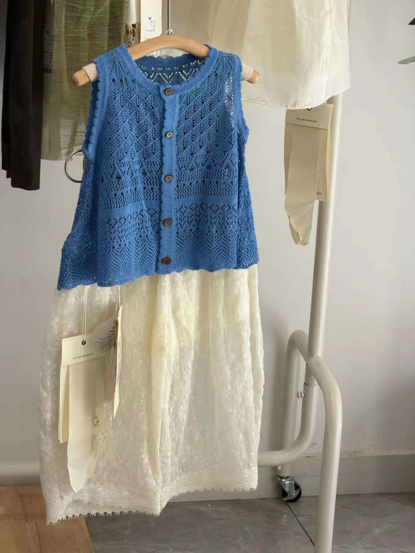 Unique Blue Knitted Hollow out Children's T-Shirt Summer Wear for Girls Casual Loose Style round Neck Short Sleeve Top
Unique Blue Knitted Hollow out Children's T-Shirt Summer Wear for Girls Casual Loose Style round Neck Short Sleeve Top