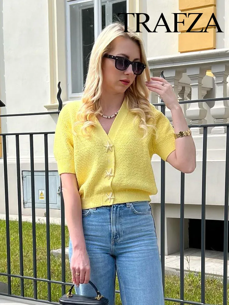 TRAFZA Women's 2025 Summer New Fashion Starfish Button Knitted Short Jacket Female Elegant V-neck Short Sleeve Cardigan Jacket
TRAFZA Women's 2025 Summer New Fashion Starfish Button Knitted Short Jacket Female Elegant V-neck Short Sleeve Cardigan Jacket