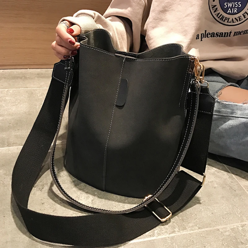 Brand Luxury Designer Handbag Ladies Bucket Bag PU Leather Shoulder Bags Large Capacity Wide Shoulder Strap Crossbody Bags Tote
Brand Luxury Designer Handbag Ladies Bucket Bag PU Leather Shoulder Bags Large Capacity Wide Shoulder Strap Crossbody Bags Tote