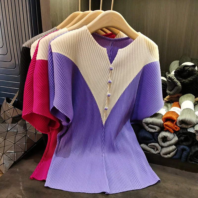 Новые летние плиссированные женские топы Miyake с v-образным вырезом, дизайн, темперамент, универсальная свободная футболка с цветными блоками, эластичная футболка большого размера
Новые летние плиссированные женские топы Miyake с v-образным вырезом, дизайн, темперамент, универсальная свободная футболка с цветными блоками, эластичная футболка большого размера