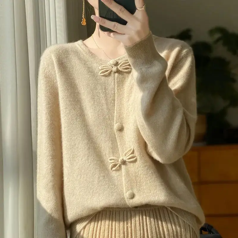 Chinese Knitted Sweater Women Round Neck Cardigan Retro Jacket Button Spring and Autumn
Chinese Knitted Sweater Women Round Neck Cardigan Retro Jacket Button Spring and Autumn