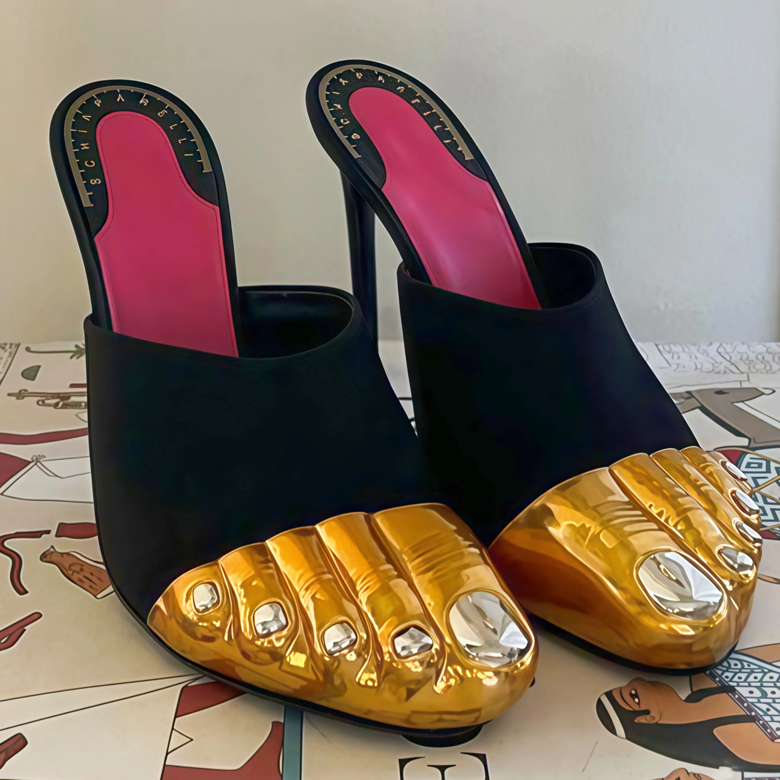 Metal Golden Five-Finger Women’s Slippers Black Strappy Round Toe Sandals Girl Strap Summer Suede High Heels Catwalk Style Shoes
Metal Golden Five-Finger Women’s Slippers Black Strappy Round Toe Sandals Girl Strap Summer Suede High Heels Catwalk Style Shoes