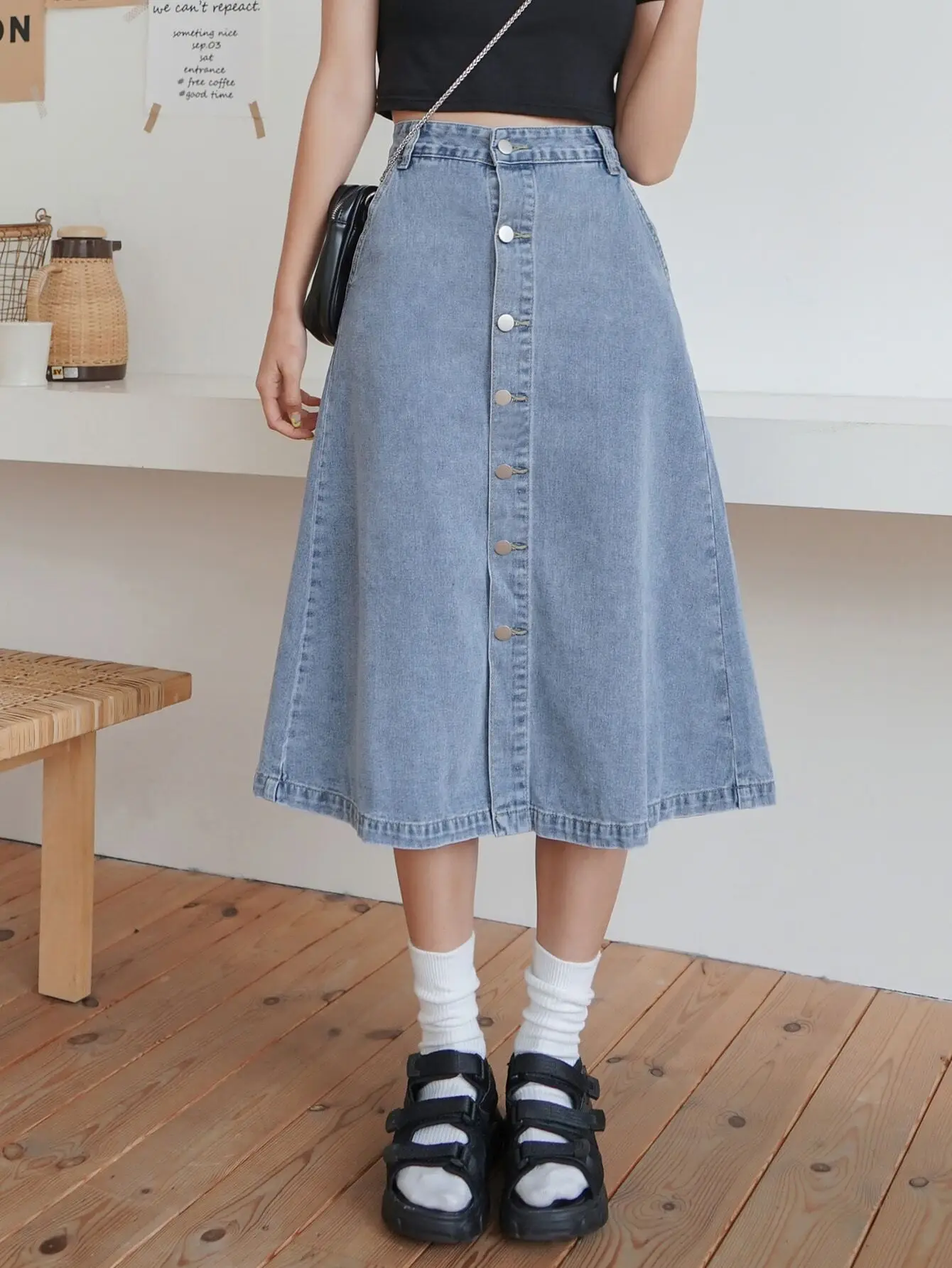 High Waist A-Line Denim Skirt with Front Button Closure
High Waist A-Line Denim Skirt with Front Button Closure