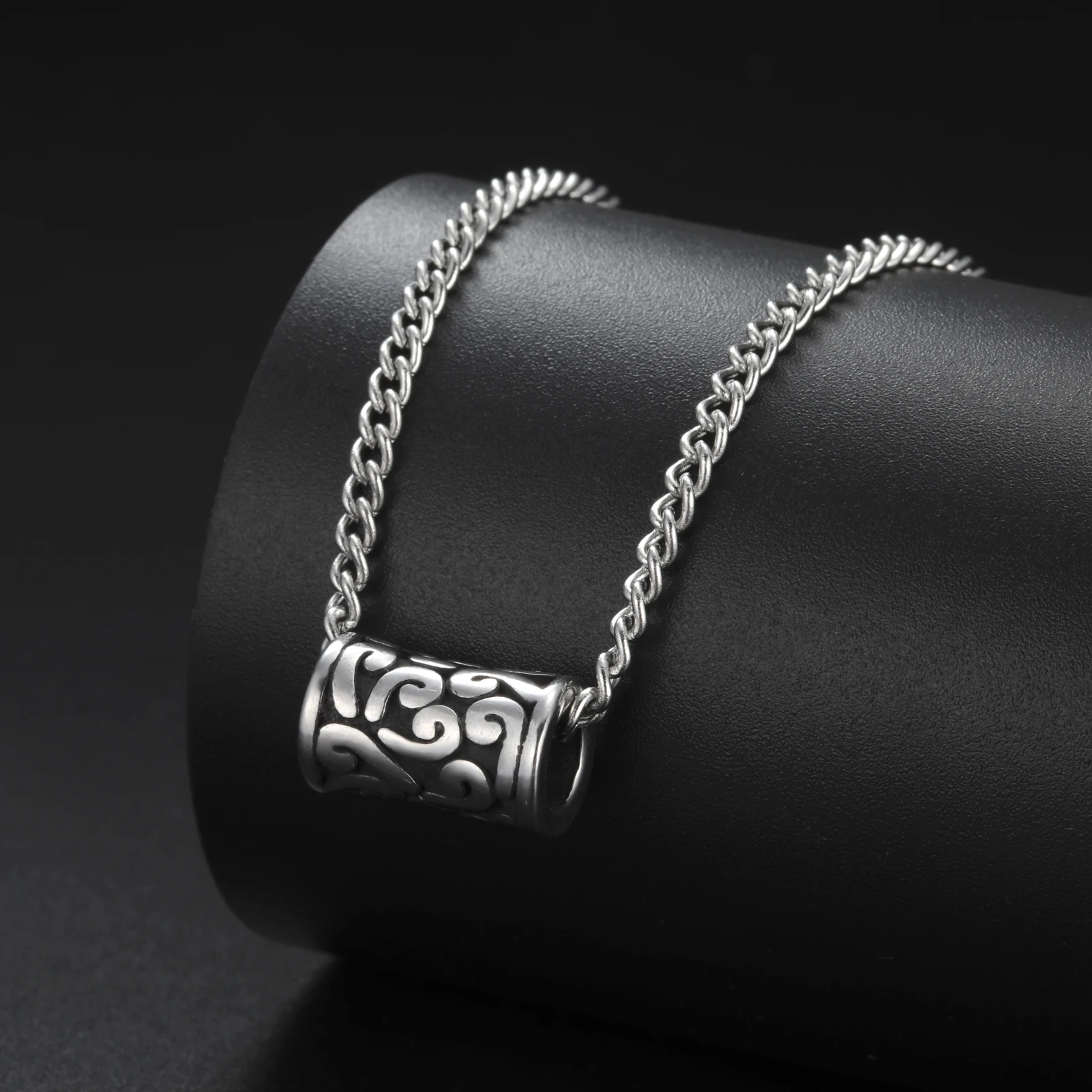 Amaxer Stainless Steel Retro Punk Black Hoop Chain Pendant Necklaces Fashion Rock Motorcycle Men\'s Jewelry Accessories
Amaxer Stainless Steel Retro Punk Black Hoop Chain Pendant Necklaces Fashion Rock Motorcycle Men\'s Jewelry Accessories