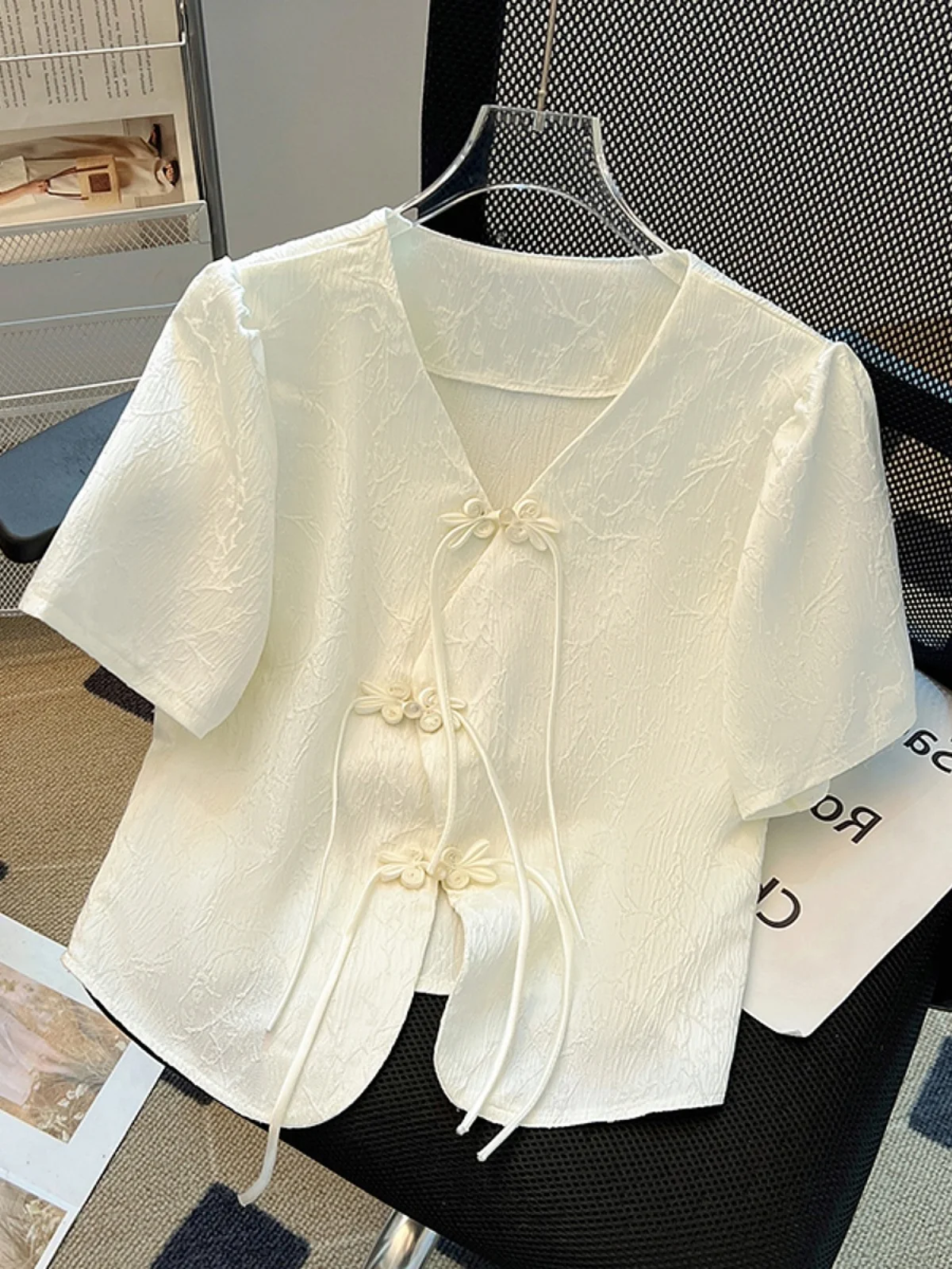 Elegant Floral Embroidery Shirt Women's Summer Unique Asymmetrical Traditional Style Regular Fit Short Sleeve V-Neck Top
Elegant Floral Embroidery Shirt Women's Summer Unique Asymmetrical Traditional Style Regular Fit Short Sleeve V-Neck Top