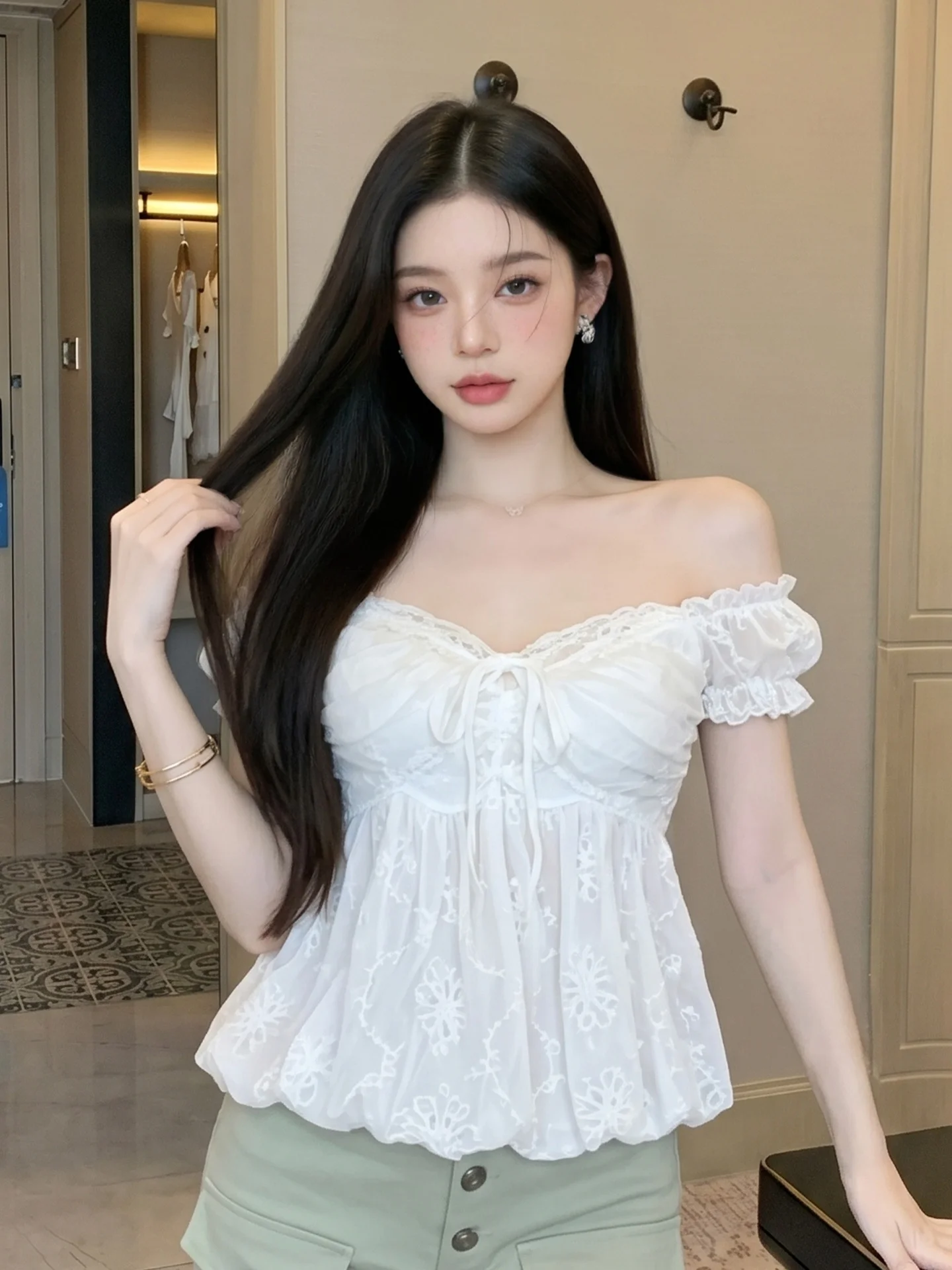 Sexy One-Shoulder Ruffle Short-Sleeve Embroidered Shirt Women's Summer New Style Atmosphere Knot Short Top Sweet Style Citywalk
Sexy One-Shoulder Ruffle Short-Sleeve Embroidered Shirt Women's Summer New Style Atmosphere Knot Short Top Sweet Style Citywalk
