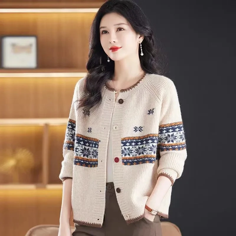 Spring Autumn Women Sweater Cardigan Coat New Fashion O Neck Jacquard Long Sleeved Single Breasted Loose Knit Sweater Female Top
Spring Autumn Women Sweater Cardigan Coat New Fashion O Neck Jacquard Long Sleeved Single Breasted Loose Knit Sweater Female Top