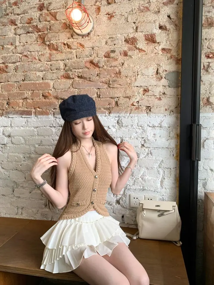 JUNSTUDIO French Style Knitted Vest V-Neck Hanging Neck Short Sleeve Slimming Versatile Summer Fashionable Women's Top
JUNSTUDIO French Style Knitted Vest V-Neck Hanging Neck Short Sleeve Slimming Versatile Summer Fashionable Women's Top