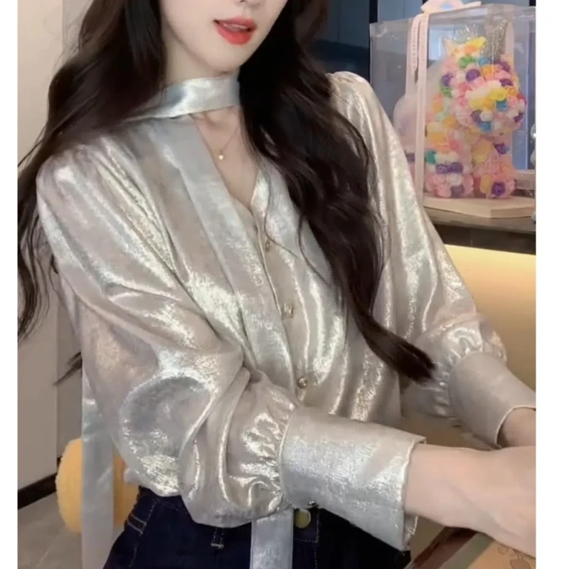 Long Sleeved V-neck Shirt Women's Early Autumn New Style High-end Fashion Age Reducing Western Style Casual Slimming Top
Long Sleeved V-neck Shirt Women's Early Autumn New Style High-end Fashion Age Reducing Western Style Casual Slimming Top
