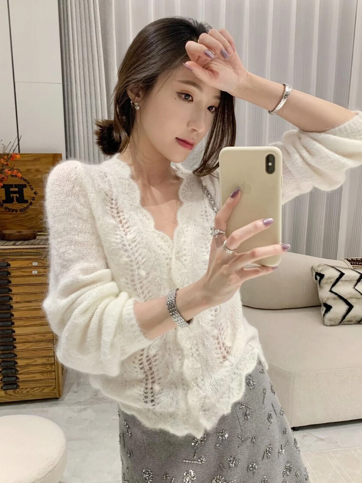 Handmade Wool Knitted Hollow out Sweater Women's Spring 2026 Early Spring Casual Aosphere Sle Long Sve V-Ne Coat
Handmade Wool Knitted Hollow out Sweater Women's Spring 2026 Early Spring Casual Aosphere Sle Long Sve V-Ne Coat