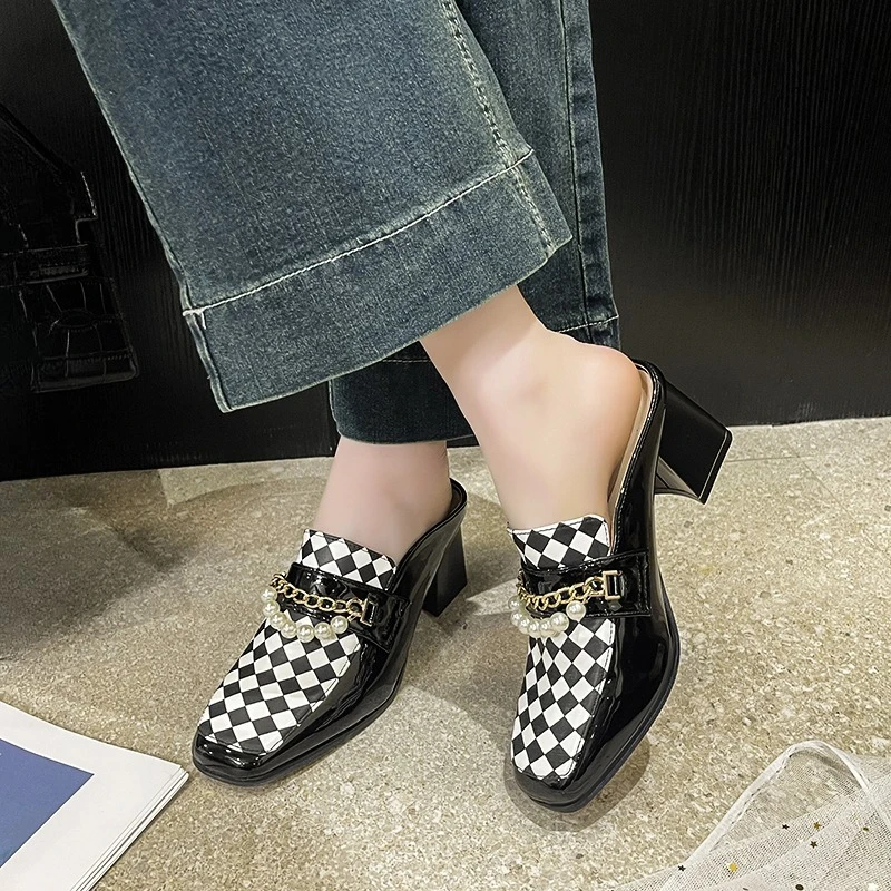 Metal chain semi-slippers women's summer wear fashion block heel versatile new Baotou high-heeled shoes
Metal chain semi-slippers women's summer wear fashion block heel versatile new Baotou high-heeled shoes