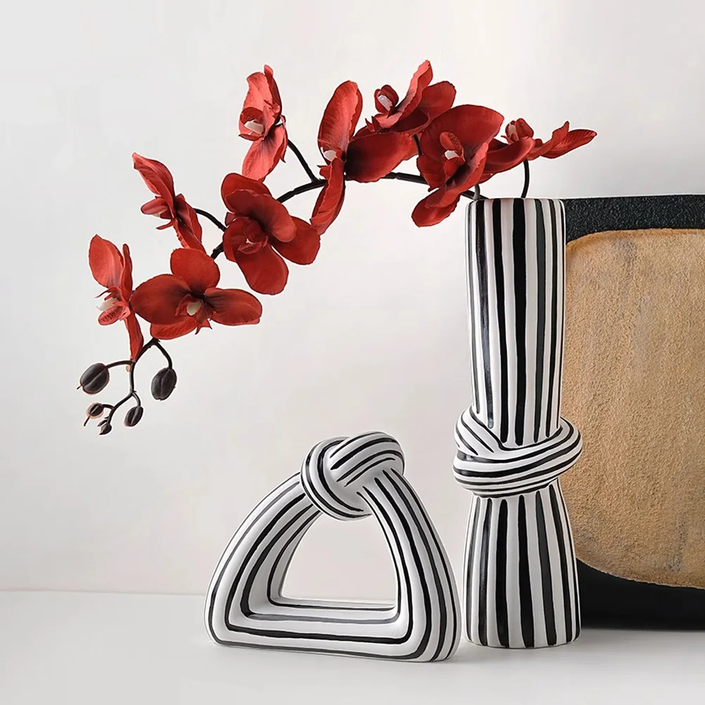 Black and White Striped Knot Ceramic Vase Desktop Art Ornament Creative Flower Arrangement Vase Living Room Aesthetic Decoration
Black and White Striped Knot Ceramic Vase Desktop Art Ornament Creative Flower Arrangement Vase Living Room Aesthetic Decoration