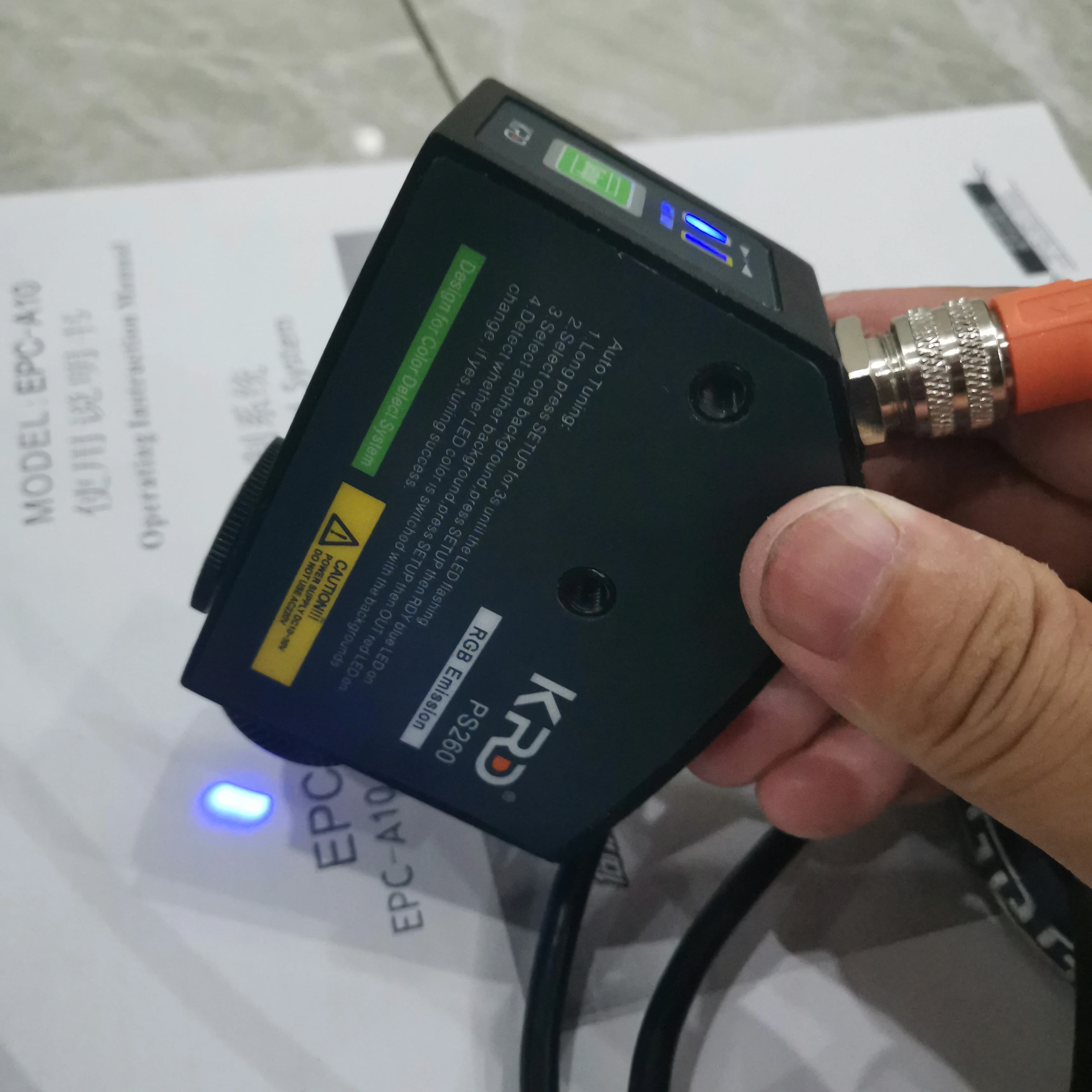 PS-260 Reflective Color mark sensor tracking photoelectric eye applied with EPC-A10/EPC-D12 web guiding controller 
PS-260 Reflective Color mark sensor tracking photoelectric eye applied with EPC-A10/EPC-D12 web guiding controller