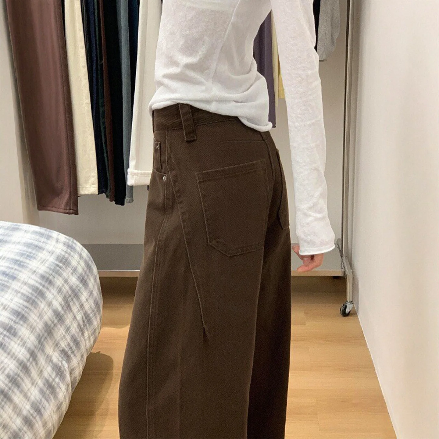 Coffee Colored Wide Leg Jeans for Women in Autumn and Winter with Plush High Waisted Loose Fit and Slimming Effect Curved Knife
Coffee Colored Wide Leg Jeans for Women in Autumn and Winter with Plush High Waisted Loose Fit and Slimming Effect Curved Knife