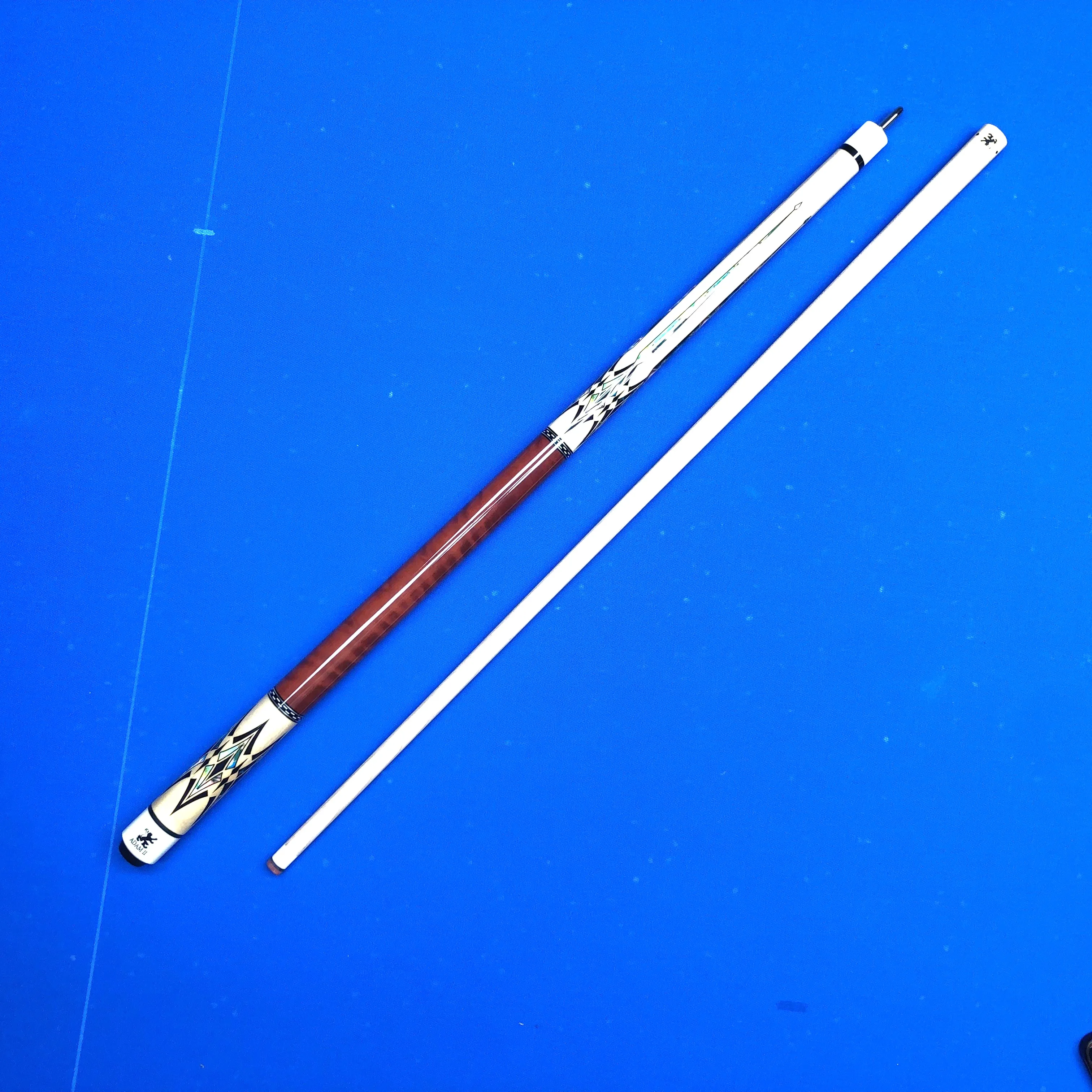 Professional Pool Cue Stick 1/2Split Maple Shaft Speed loc joint 13mm Tip Billiard Stick for Intermediate
Professional Pool Cue Stick 1/2Split Maple Shaft Speed loc joint 13mm Tip Billiard Stick for Intermediate