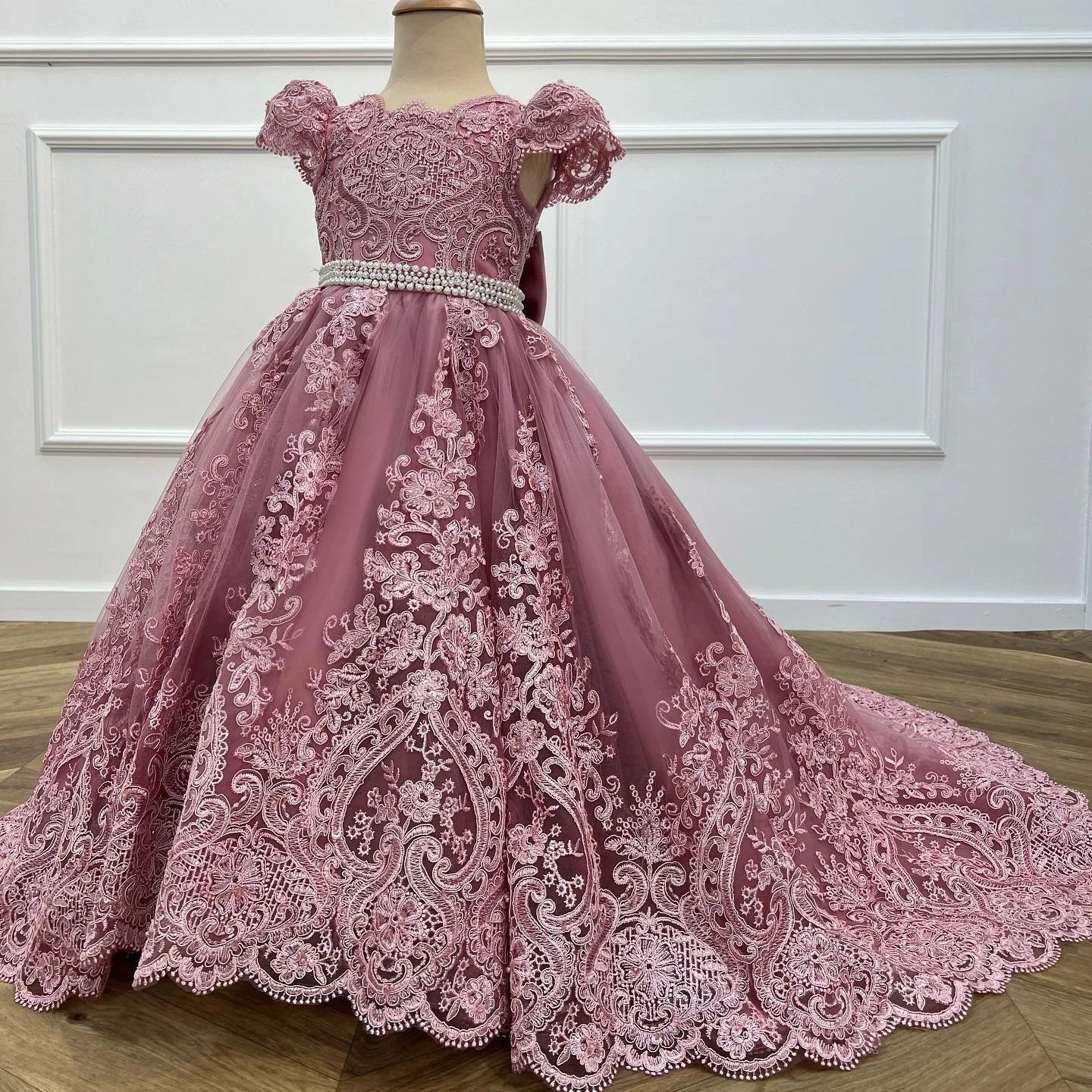 Luxury Pink Flower Girl Dresses for Wedding Appliqued Kids Birthday Party Gowns with Bow Beads Floor Length Baby Girls Dresses
Luxury Pink Flower Girl Dresses for Wedding Appliqued Kids Birthday Party Gowns with Bow Beads Floor Length Baby Girls Dresses