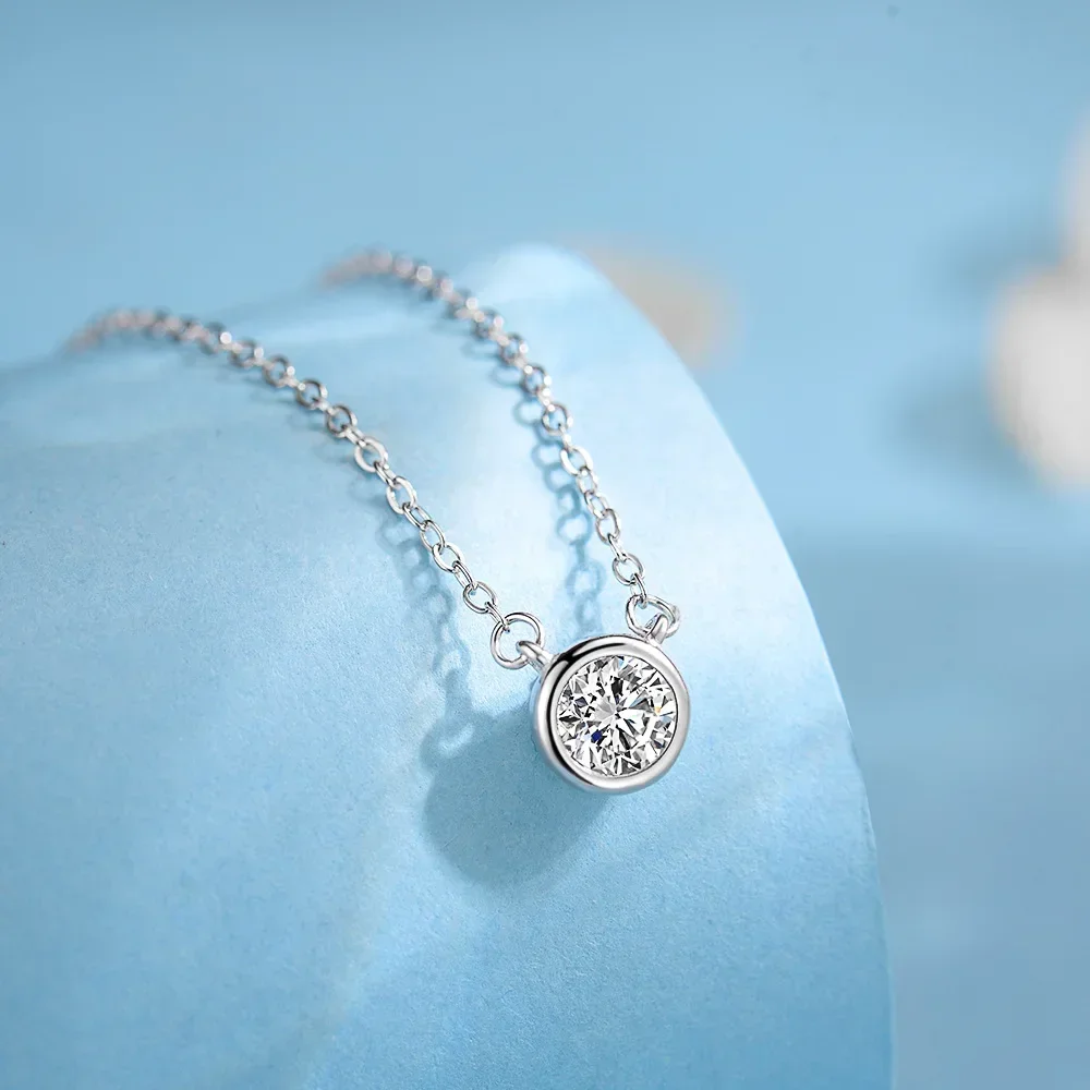 Star Dot 0.5/1ct Moissanite Diamond Necklace Gift, PT950 Round Pendant Necklace Wedding Jewelry for Women Daily Wear Versatile
Star Dot 0.5/1ct Moissanite Diamond Necklace Gift, PT950 Round Pendant Necklace Wedding Jewelry for Women Daily Wear Versatile