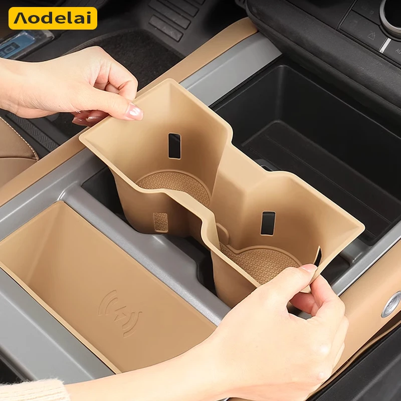 For Land Rover Defender 2025 90 110 130 modified central control Wireless charging pad water cup holder silicone non-slip
For Land Rover Defender 2025 90 110 130 modified central control Wireless charging pad water cup holder silicone non-slip