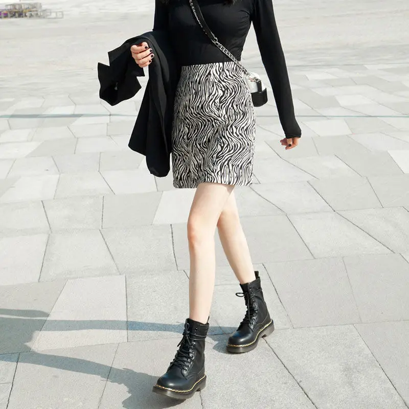 Summer Retro Zebra Pattern Skirt Female A-line Short Skirt Women New Slim High Waist Skirt
Summer Retro Zebra Pattern Skirt Female A-line Short Skirt Women New Slim High Waist Skirt