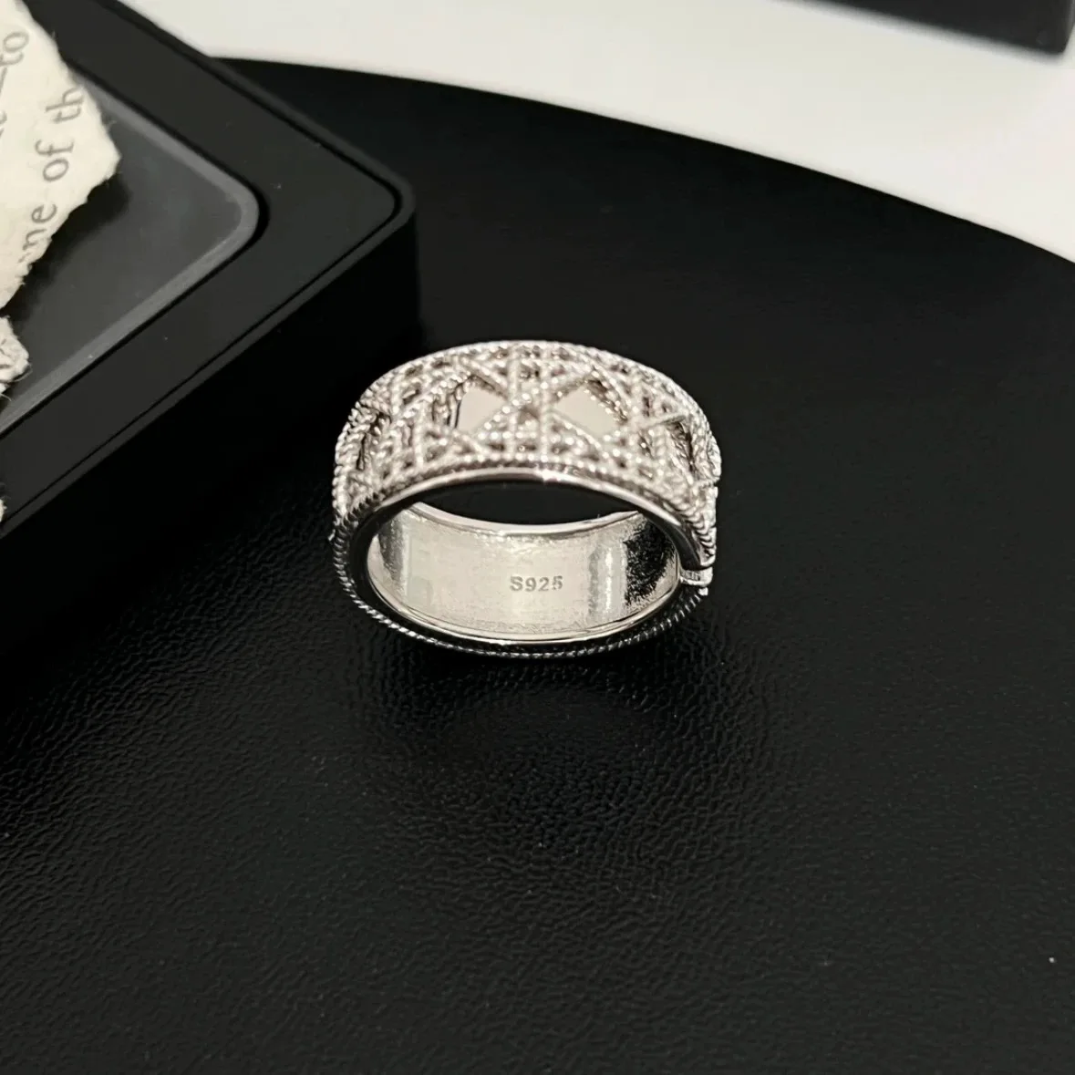 2025 Luxurious S925 Silver French Ring – The Perfect Holiday、Birthday 、Party Gift (Includes Gift Box)
2025 Luxurious S925 Silver French Ring – The Perfect Holiday、Birthday 、Party Gift (Includes Gift Box)