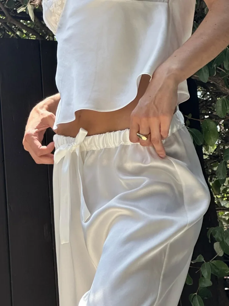 Women Lace-up Satin Wide Leg Pants Solid Color Elastic Waist Lace Patchwork Casual Lace Bottom Pants 2026 Daily Chic Outfits
Women Lace-up Satin Wide Leg Pants Solid Color Elastic Waist Lace Patchwork Casual Lace Bottom Pants 2026 Daily Chic Outfits