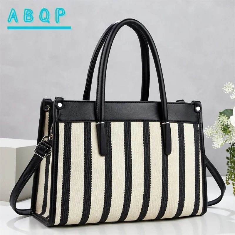 New Women's Handbag Striped Fashion Trend Women's Shoulder Bag Large Capacity Luxury Brand Casual Women's Bag High Quality
New Women's Handbag Striped Fashion Trend Women's Shoulder Bag Large Capacity Luxury Brand Casual Women's Bag High Quality