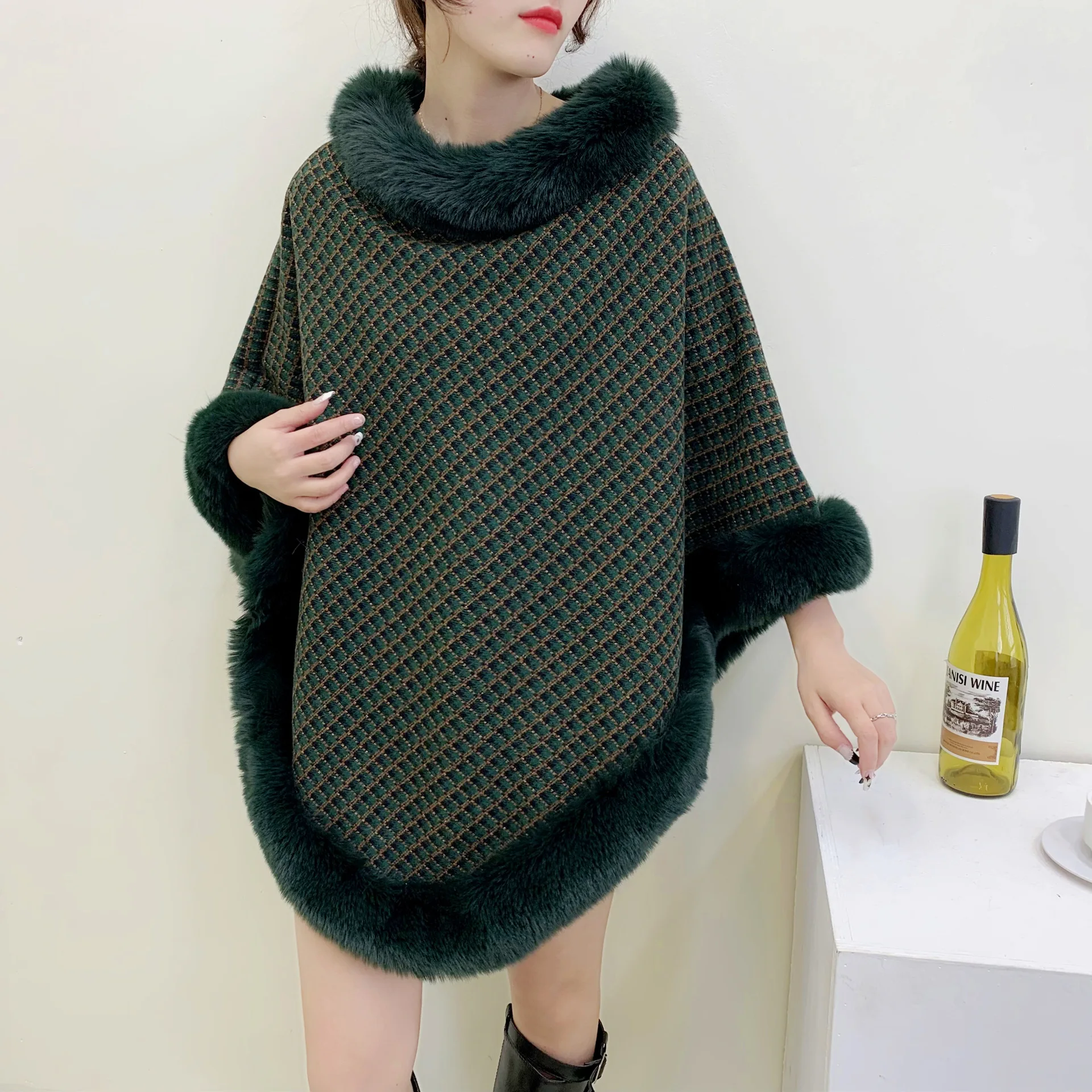 High Quality Women's Winter Coats Stripe Cloak Large Size Capes Knitting Poncho 2022 New Shawl Fashion Fur Collar Wraps Flocking
High Quality Women's Winter Coats Stripe Cloak Large Size Capes Knitting Poncho 2022 New Shawl Fashion Fur Collar Wraps Flocking