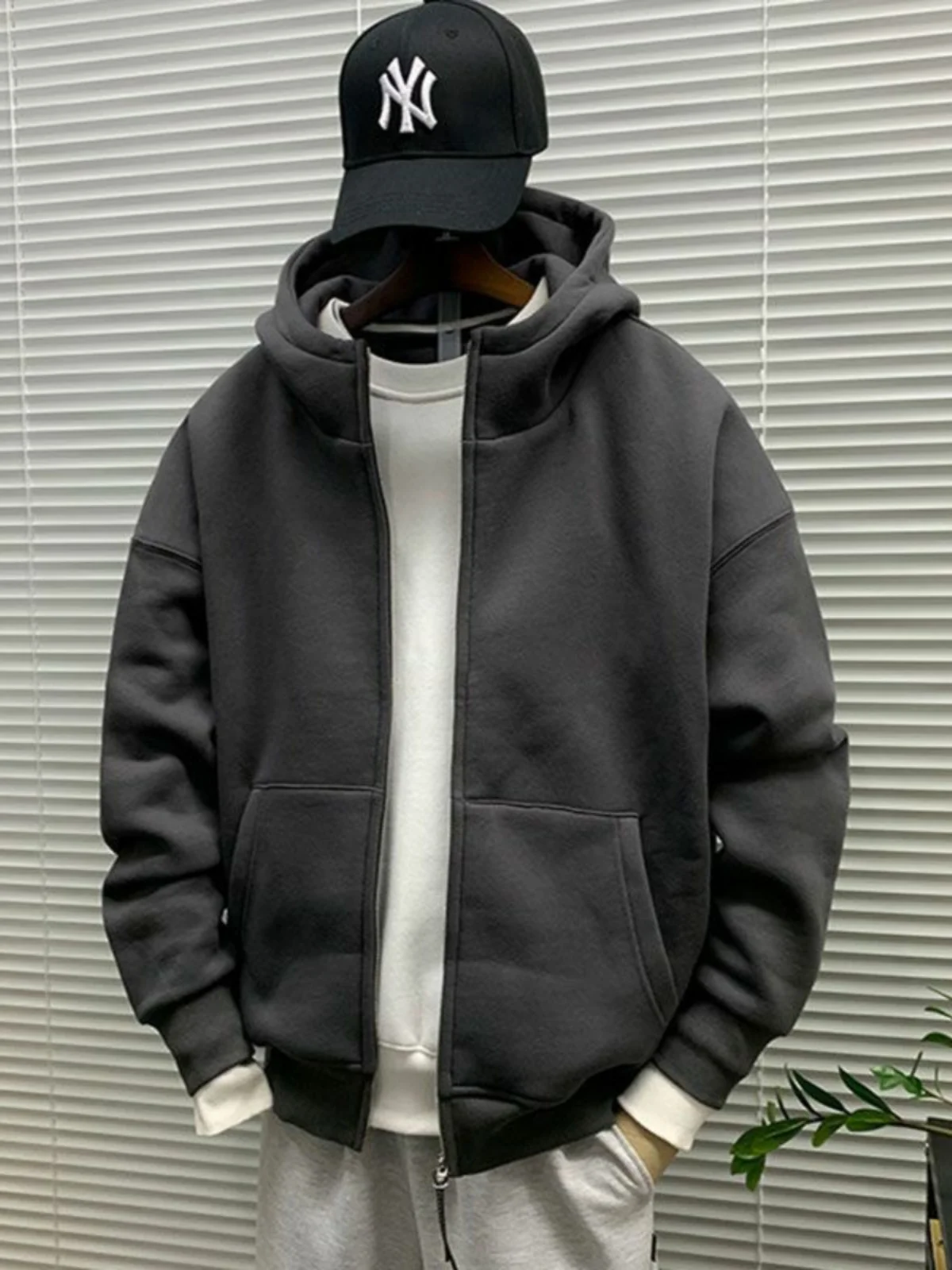 Men's Oversized Hoodie Jacket Fleece Lined Color Sporty Open Cardigan Style Casual Trendy Autumn Winter Outerwear
Men's Oversized Hoodie Jacket Fleece Lined Color Sporty Open Cardigan Style Casual Trendy Autumn Winter Outerwear