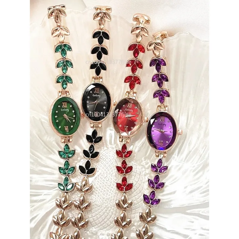 Новые женские часы, легкие роскошные инкрустированные бриллиантами для часов Clover, водонепроницаемые овальные женские модные наручные часы с кварцевым браслетом
Новые женские часы, легкие роскошные инкрустированные бриллиантами для часов Clover, водонепроницаемые овальные женские модные наручные часы с кварцевым браслетом