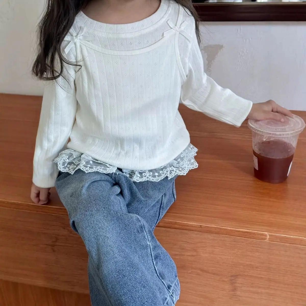 2025 Girls' white long sleeved T-shirt base shirt camisole vest children's baby two pcs new Korean autumn tops
2025 Girls' white long sleeved T-shirt base shirt camisole vest children's baby two pcs new Korean autumn tops