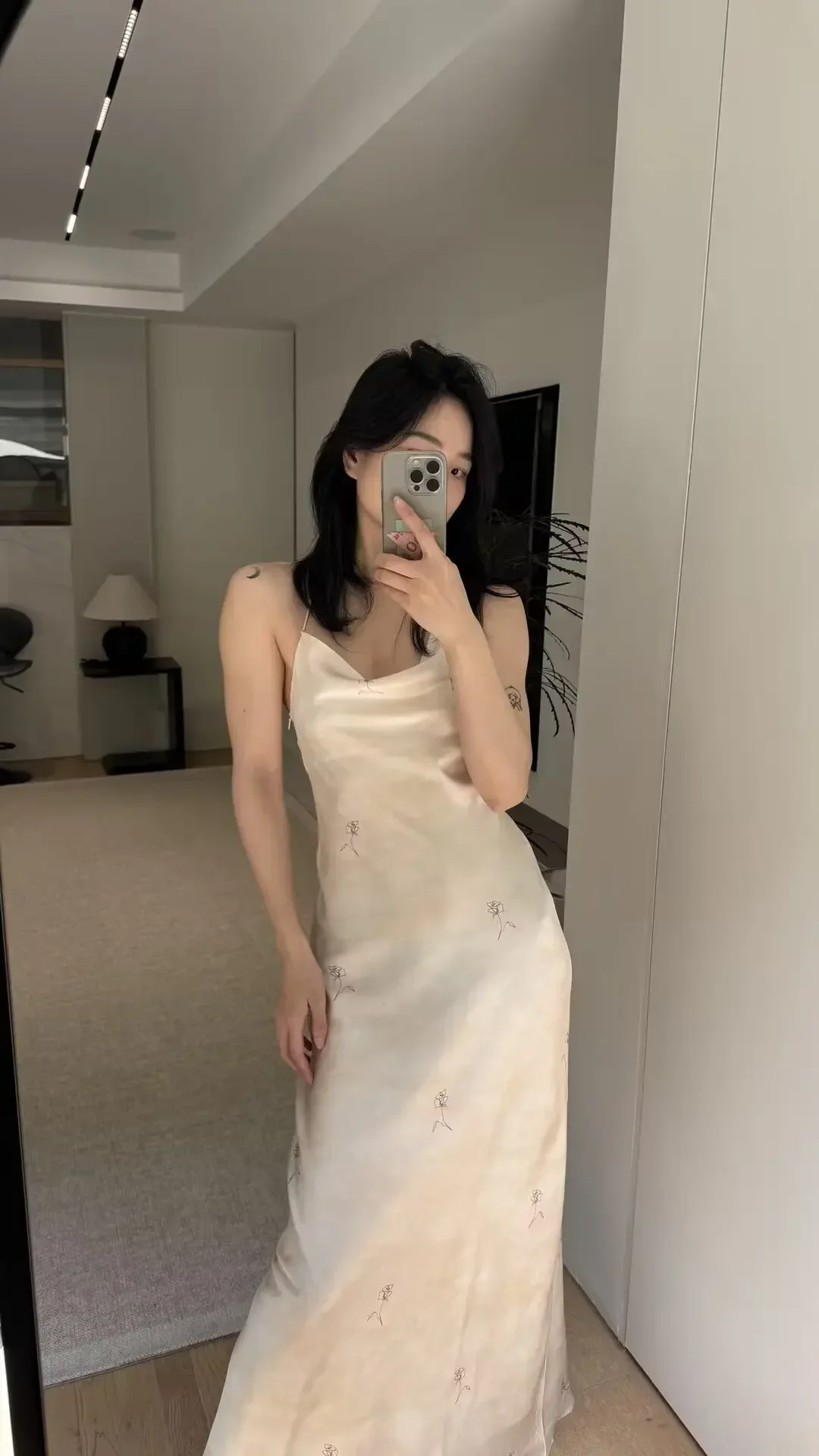 Women's 2024 New Chic Fashion Temperament Slim Version Backless Satin Print Dress Retro Sleeveless Strapless Dress Mujer
Women's 2024 New Chic Fashion Temperament Slim Version Backless Satin Print Dress Retro Sleeveless Strapless Dress Mujer