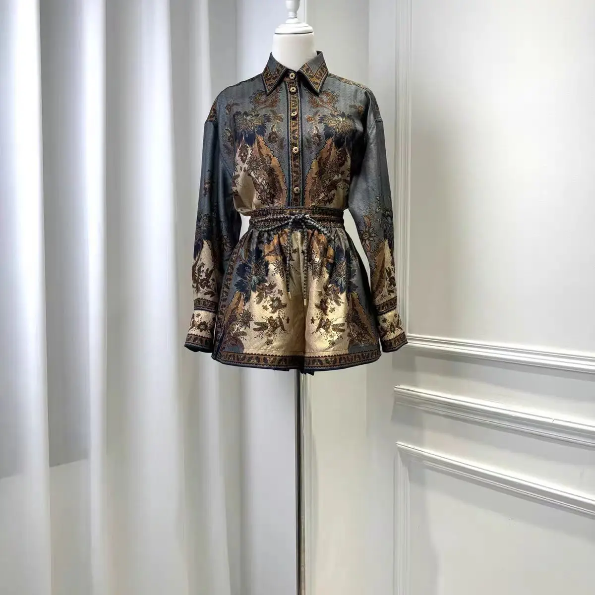 Tops and Shorts Set 2025 High Quality Silk Photo Color Floral Print Long Sleeve Lapel Print Blouse
Tops and Shorts Set 2025 High Quality Silk Photo Color Floral Print Long Sleeve Lapel Print Blouse